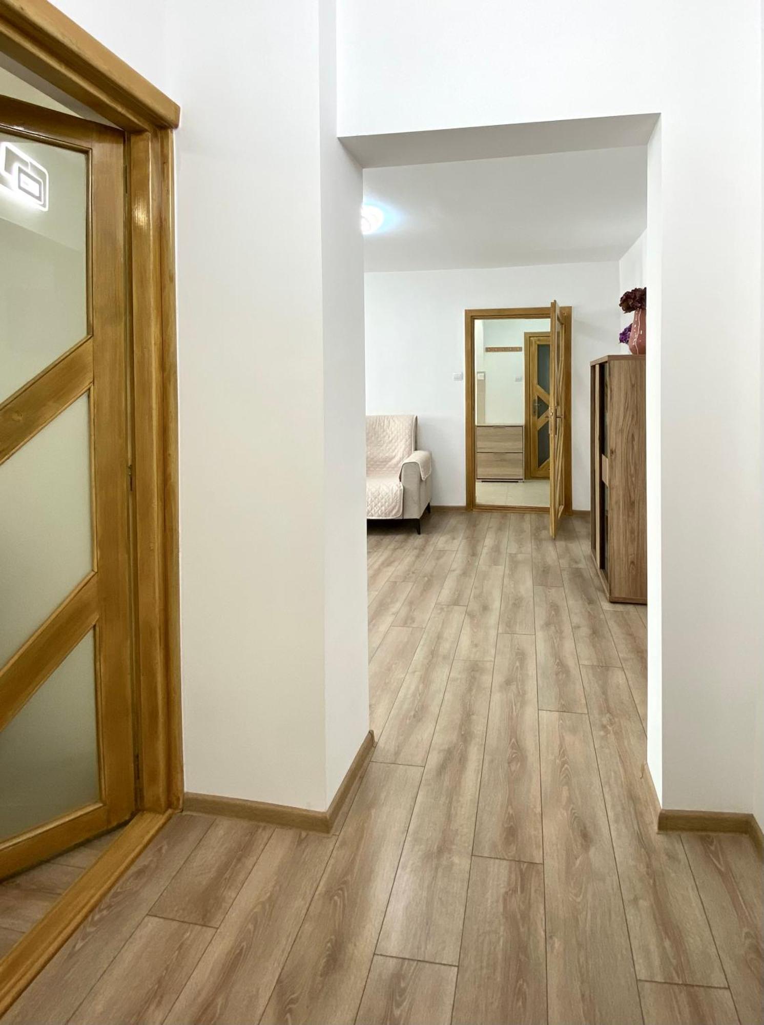Kronstadt Apartment - Pet Friendly Brașov Exterior foto
